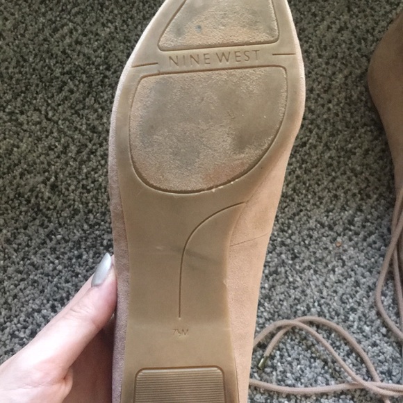 Nine West nude tie/lace up flats w/ pointed toe - Picture 3 of 8